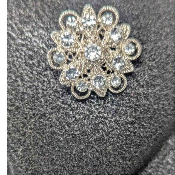 Silver Tone Vintage crystal snowflake rosette shaped pin brooch - Picture 5 of 5